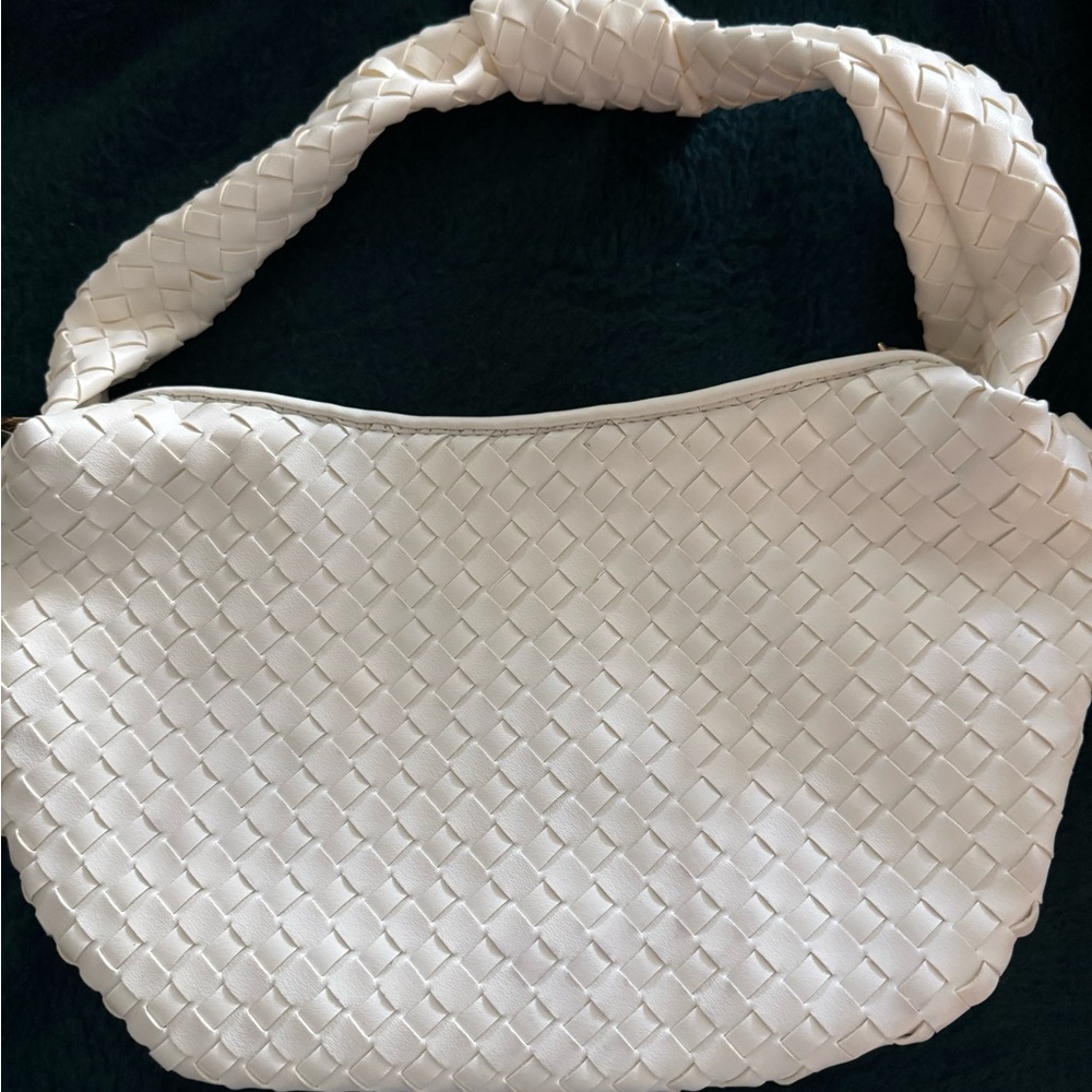 Chic White Woven Shoulder Bag